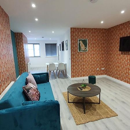 Rest & Recharge At The Station Apartments แมนเชสเตอร์ ภายนอก รูปภาพ
