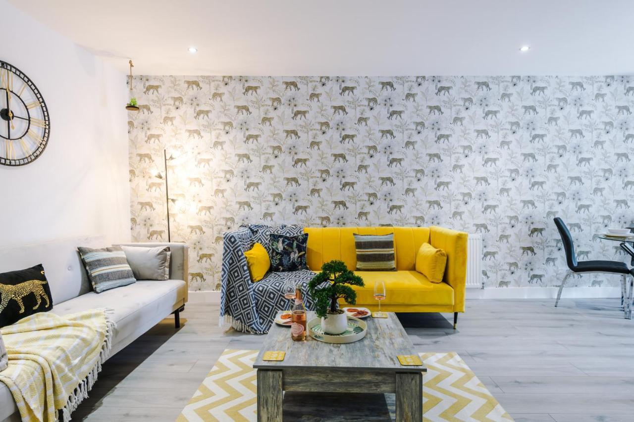 Rest & Recharge At The Station Apartments แมนเชสเตอร์ ภายนอก รูปภาพ