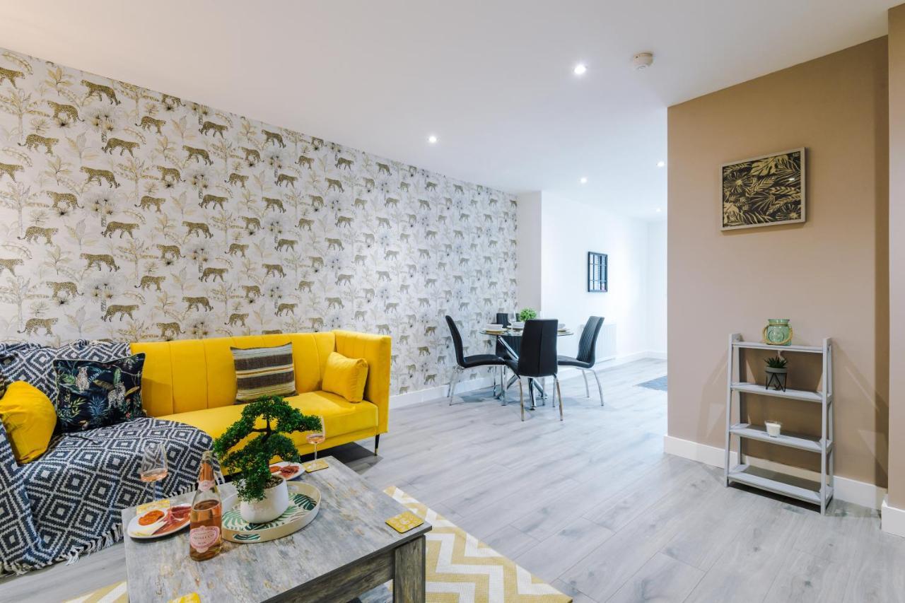 Rest & Recharge At The Station Apartments แมนเชสเตอร์ ภายนอก รูปภาพ